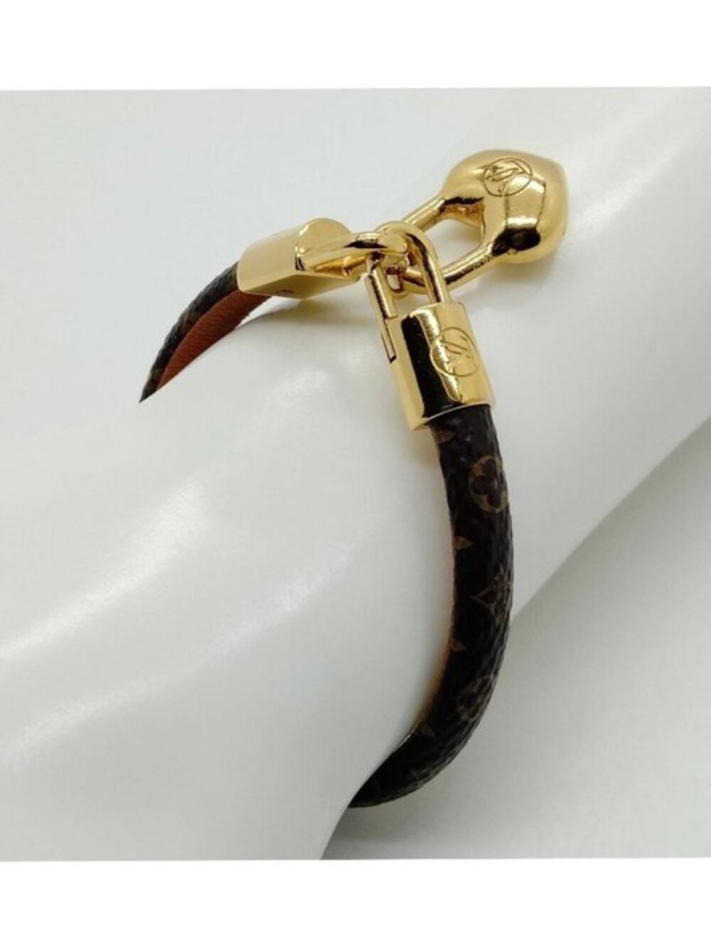 Authentic Louis Vuitton Monogram Heart Lock Leather Bracelet Gold Tone LV Charm - Picture 10 of 10